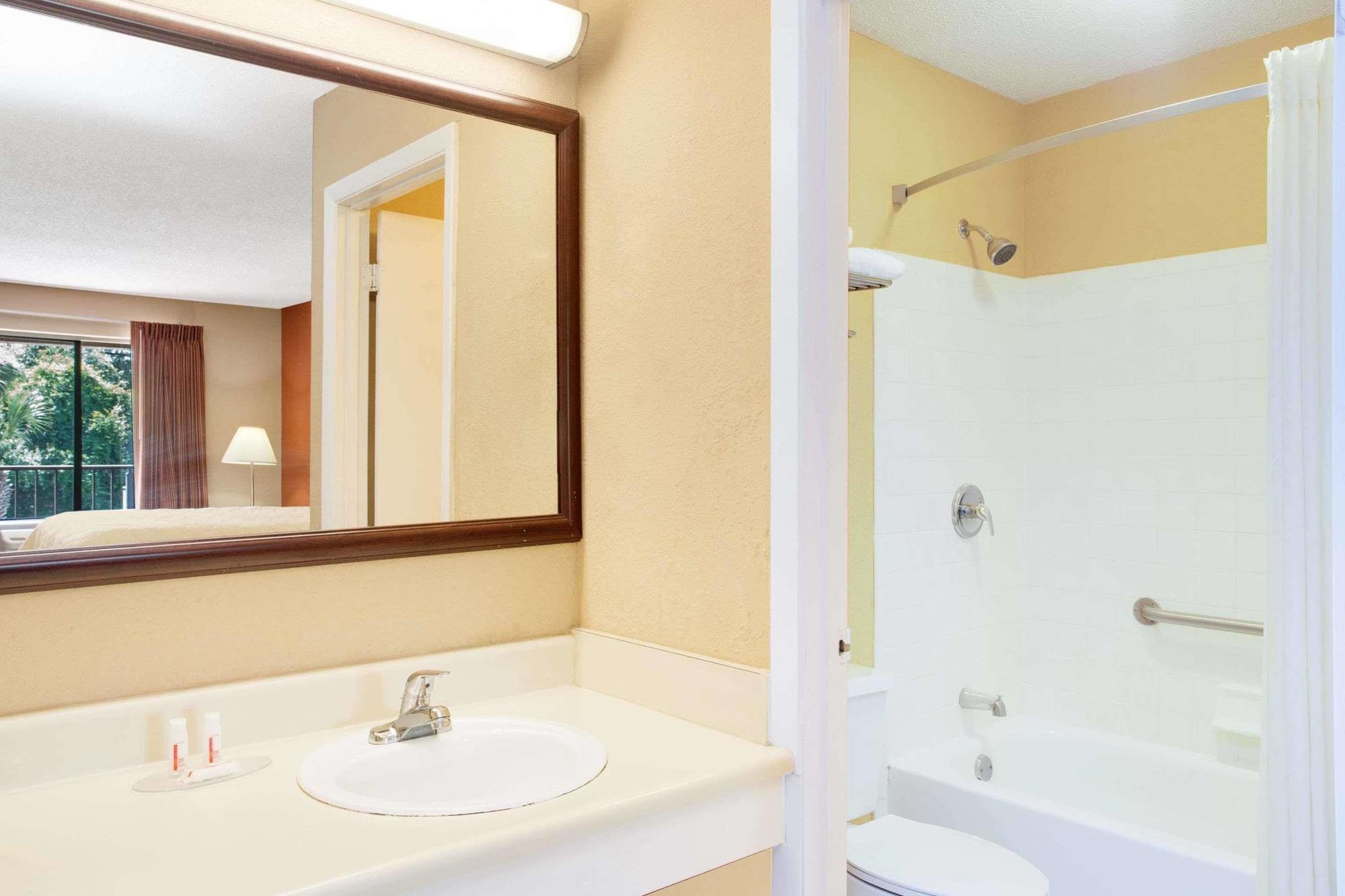 Super 8 Defuniak Springs Motel Eksteriør bilde